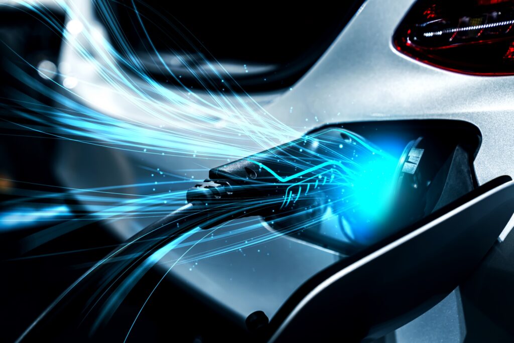 cargador portátil coche eléctrico enchufado